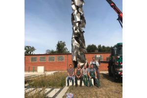 Die Männer des Grünflächenamts in Celle, die mir beim Transport und der Montage der Skulptur enorm geholfen haben